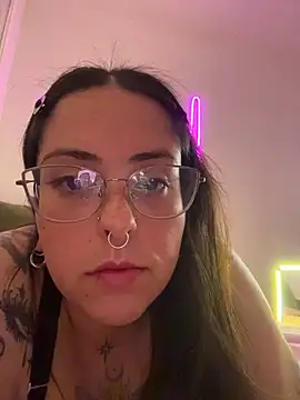 Snapshot of Mizztikaa chatting on 02/04/26, 05:41 Mizztikaa online show from 02/04/26, 05:41