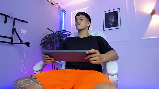 Rob saenz  online show from 11/12/25, 04:18