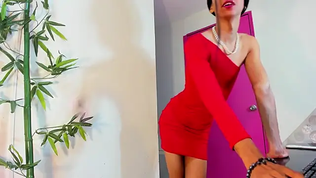 Snapshot of CharlotteLauren chatting on 02/13/25, 08:24 CharlotteLauren online show from 02/13/25, 08:24