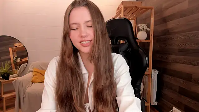 Snapshot of MaryannSoftt chatting on 10/09/25, 03:32 MaryannSoftt online show from 10/09/25, 03:32