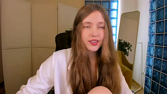 Snapshot of MaryannSoftt chatting on 10/14/25, 03:46 MaryannSoftt online show from 10/14/25, 03:46