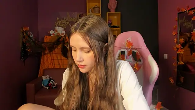 Snapshot of MaryannSoftt chatting on 10/15/25, 03:56 MaryannSoftt online show from 10/15/25, 03:56