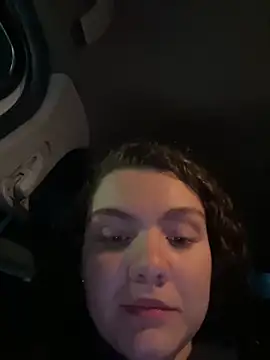 Snapshot of eva_y_marcelo chatting on 10/25/25, 12:51 eva y marcelo online show from 10/25/25, 12:51