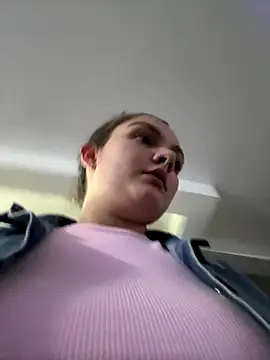 Snapshot of eva_y_marcelo chatting on 11/16/25, 11:43 eva y marcelo online show from 11/16/25, 11:43