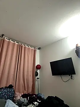 Snapshot of eva_y_marcelo chatting on 11/27/25, 12:24 eva y marcelo online show from 11/27/25, 12:24