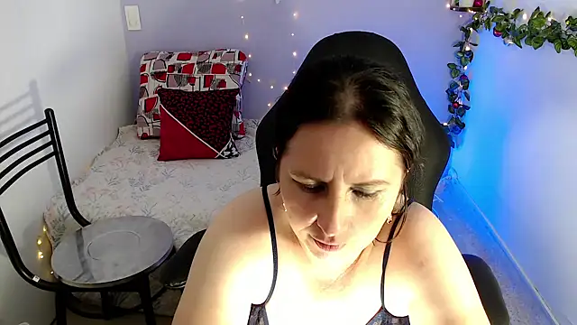 victoria jones online show from 02/04/25, 06:49