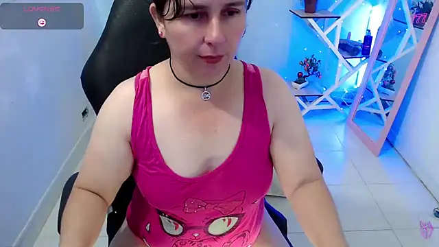 Snapshot of victoria_jones chatting on 02/02/26, 12:04 victoria jones online show from 02/02/26, 12:04