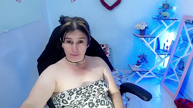 Snapshot of victoria_jones chatting on 02/10/26, 02:21 victoria jones online show from 02/10/26, 02:21