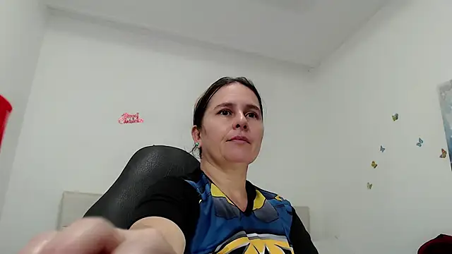 Snapshot of victoria_jones chatting on 04/04/26, 02:03 victoria jones online show from 04/04/26, 02:03