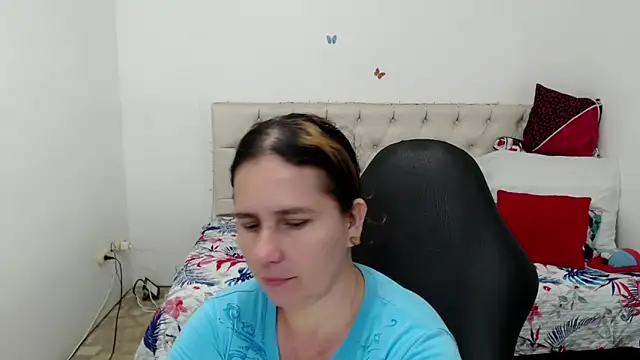 Snapshot of victoria_jones chatting on 04/20/26, 02:20 victoria jones online show from 04/20/26, 02:20