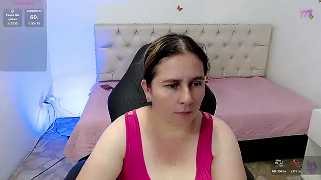 Snapshot of victoria_jones chatting on 04/21/26, 03:28 victoria jones online show from 04/21/26, 03:28