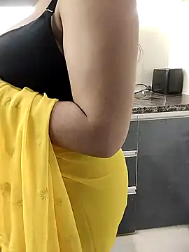 Snapshot of Diya_Chopra chatting on 12/17/24, 05:07 Diya Chopra online show from 12/17/24, 05:07