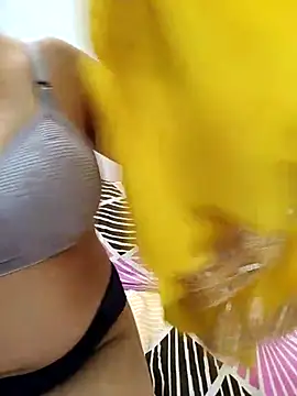 Snapshot of Diya_Chopra chatting on 03/03/25, 04:47 Diya Chopra online show from 03/03/25, 04:47