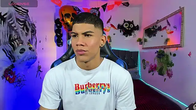 Damian latinxxx online show from 10/15/25, 03:06