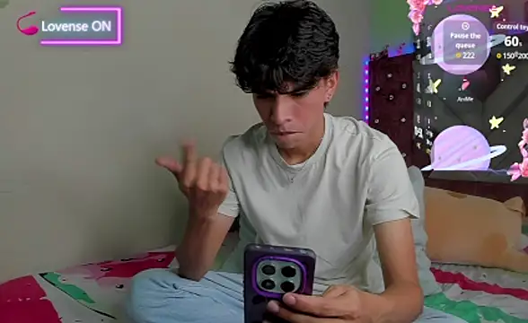 Snapshot of Santy_carrington chatting on 12/05/25, 03:15 Santy carrington online show from 12/05/25, 03:15