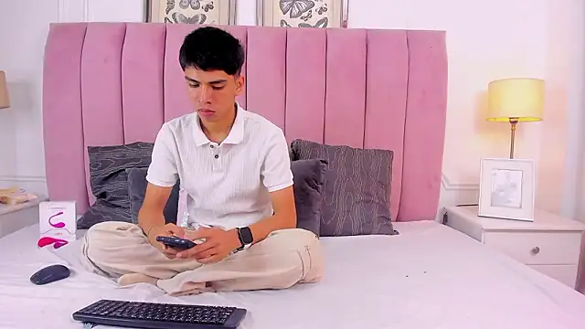 Snapshot of Santy_carrington chatting on 03/04/26, 07:53 Santy carrington online show from 03/04/26, 07:53