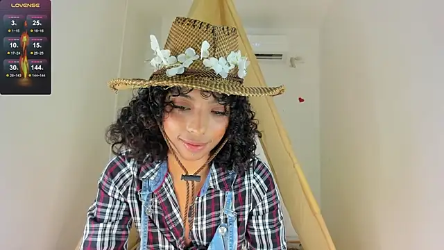 Ariella Ruiz online show from 10/04/25, 12:47
