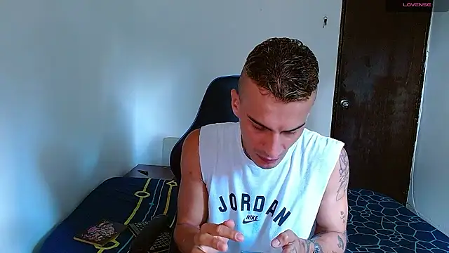 Snapshot of bray_hotboy777 chatting on 01/09/26, 03:48 bray hotboy777 online show from 01/09/26, 03:48