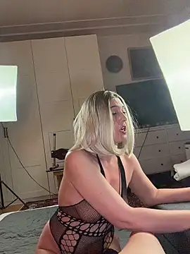 Snapshot of FoxyandTed chatting on 03/25/26, 02:56 FoxyandTed online show from 03/25/26, 02:56