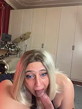 Snapshot of FoxyandTed chatting on 03/28/26, 03:00 FoxyandTed online show from 03/28/26, 03:00