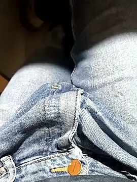 Snapshot of franko1987 chatting on 04/03/26, 04:43 franko1987 online show from 04/03/26, 04:43