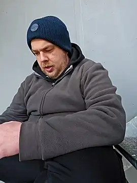 PupW0lfy online show from 01/10/25, 11:33