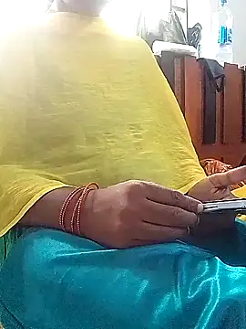 Snapshot of Tamil--Rani chatting on 01/05/25, 09:05 Tamil--Rani online show from 01/05/25, 09:05