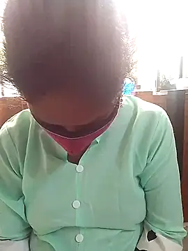 Snapshot of Tamil--Rani chatting on 01/08/25, 09:42 Tamil--Rani online show from 01/08/25, 09:42