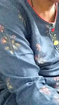 Snapshot of Tamil--Rani chatting on 01/11/25, 06:23 Tamil--Rani online show from 01/11/25, 06:23