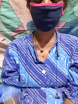 Snapshot of Tamil--Rani chatting on 10/29/25, 11:45 Tamil--Rani online show from 10/29/25, 11:45