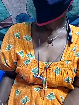 Snapshot of Tamil--Rani chatting on 11/01/25, 01:13 Tamil--Rani online show from 11/01/25, 01:13