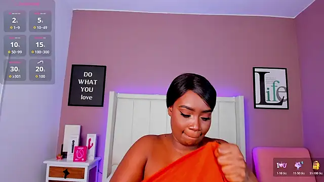 Britanymooree online show from 10/30/25, 07:36