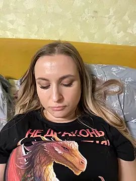 Snapshot of OlgaBuzzz chatting on 02/04/25, 12:00 OlgaBuzzz online show from 02/04/25, 12:00