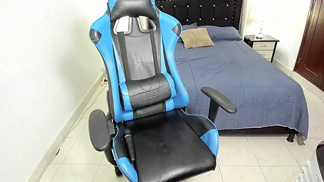 Snapshot of Debora_brown chatting on 12/14/24, 10:28 Debora brown online show from 12/14/24, 10:28