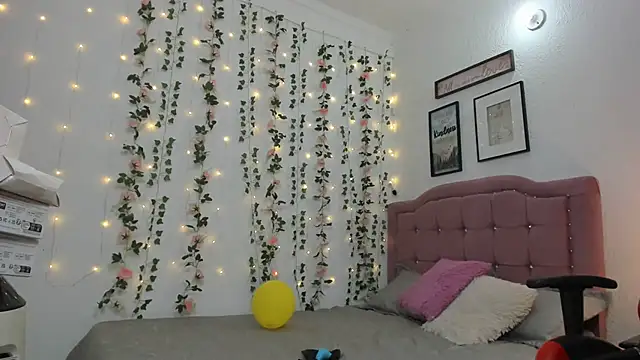 Snapshot of Debora_brown chatting on 01/11/25, 12:01 Debora brown online show from 01/11/25, 12:01