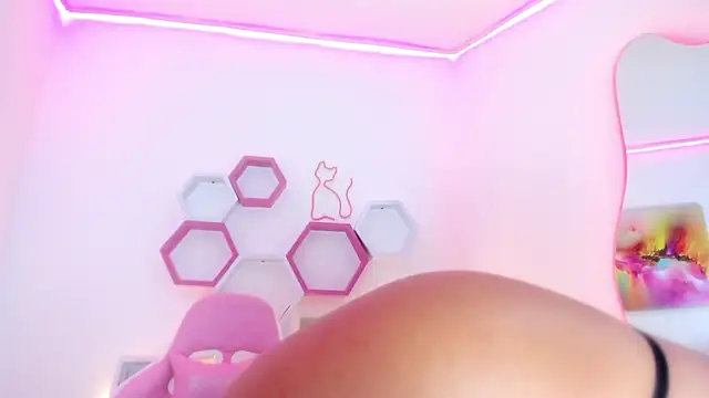 Snapshot of _Ameliie chatting on 03/06/25, 04:08 Ameliie online show from 03/06/25, 04:08