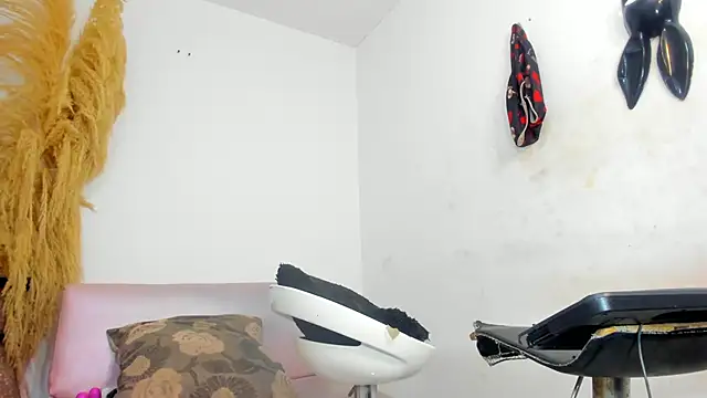 Snapshot of mia_foxts chatting on 01/17/26, 07:50 mia foxts online show from 01/17/26, 07:50