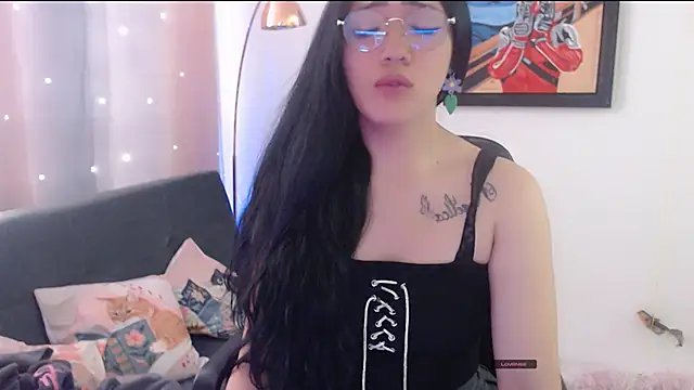 Snapshot of Suzanne_abbey chatting on 05/04/26, 10:17 Suzanne abbey online show from 05/04/26, 10:17