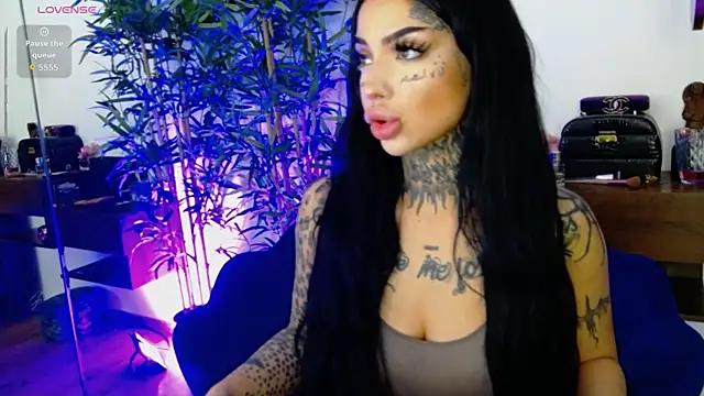 CreamyInkky  online show from 12/04/25, 06:55