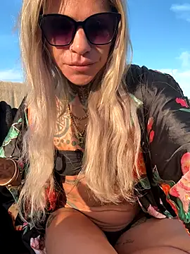 Snapshot of Divina_X_ chatting on 09/20/25, 06:14 Divina X  online show from 09/20/25, 06:14