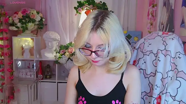 Coconut Mia online show from 12/27/24, 09:11