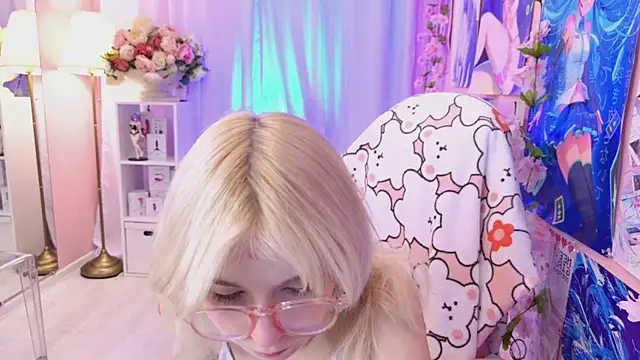 Coconut Mia online show from 09/08/25, 03:00