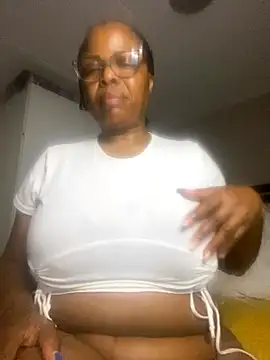 Nomthie online show from 09/16/25, 08:43