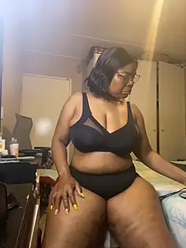 Nomthie online show from 10/31/25, 02:34