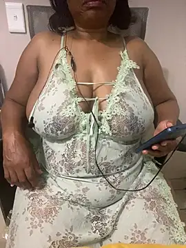 Snapshot of Nomthie chatting on 03/03/26, 07:31 Nomthie online show from 03/03/26, 07:31