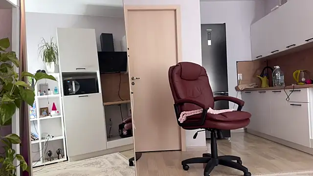 Snapshot of Victoria1Love chatting on 02/28/25, 02:31 Victoria1Love online show from 02/28/25, 02:31