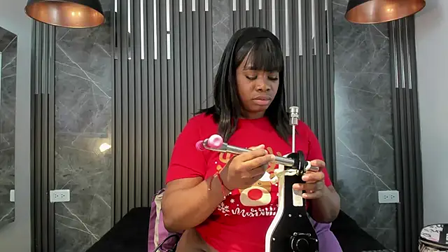 SaraiEvans online show from 12/14/25, 03:34