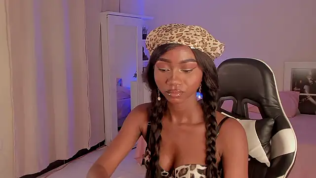 Snapshot of SavannahWildee chatting on 12/05/24, 08:55 SavannahWildee online show from 12/05/24, 08:55