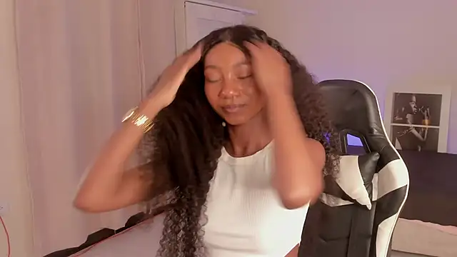 Snapshot of SavannahWildee chatting on 12/21/24, 09:25 SavannahWildee online show from 12/21/24, 09:25