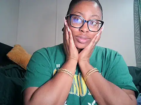 Snapshot of Nyxie_Chaos chatting on 02/23/26, 04:37 Nyxie Chaos online show from 02/23/26, 04:37